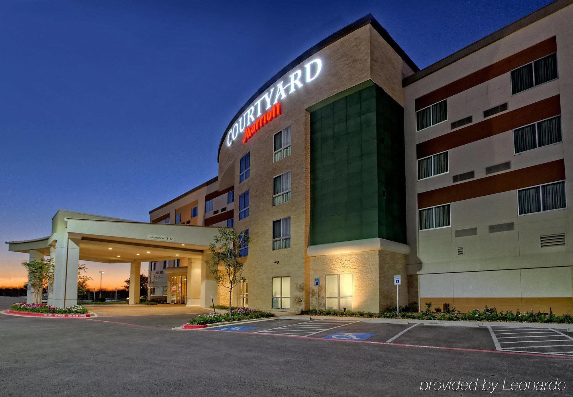 Courtyard By Marriott San Marcos Hotel Exterior photo